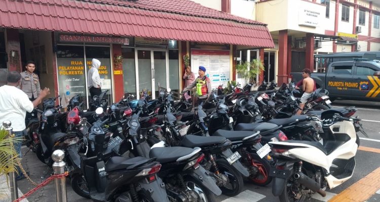 2258dbe0-4763-4a99-b4a7-fcd12cafcff6